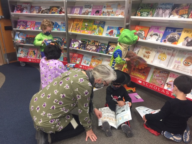 Mrs. Lennard assist Preschool at the Book Fair.
